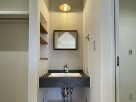 スタイリッシュで機能的な洗面台。
広々とした鏡と豊富な収納スペースで、毎日の身支度がスムーズに。
※画像はイメージです