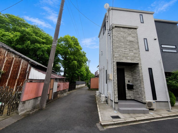 □東側道路
※AI加工により空を加工しています。