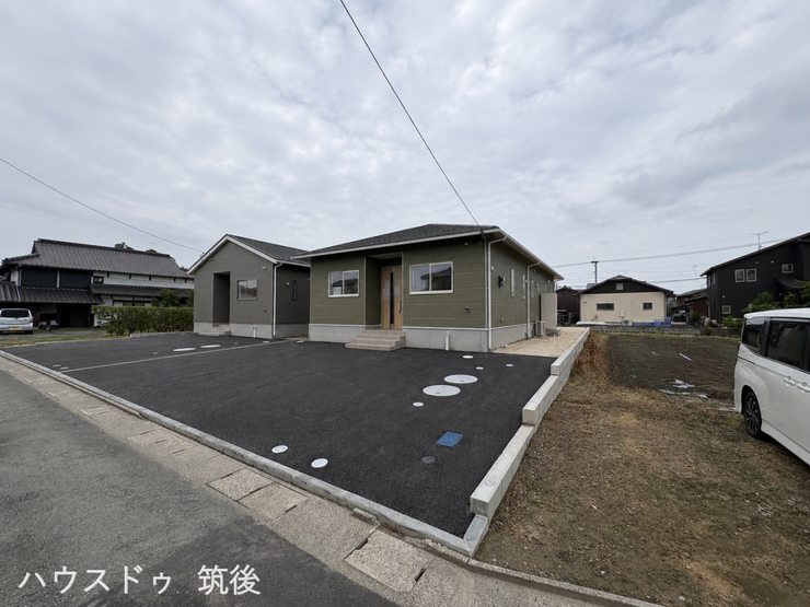 【人気の平屋】上下階の移動がないフラットな生活空間。家族との距離も近く、お掃除や洗濯などの家事負担も軽減されます。落ち着いた佇まいの新築物件で、ゆとりある新生活をスタートしませんか?