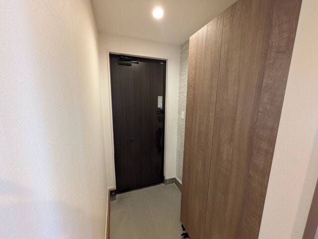 天井まである大型の玄関収納はご家族の靴もしっかり保管できそうです。