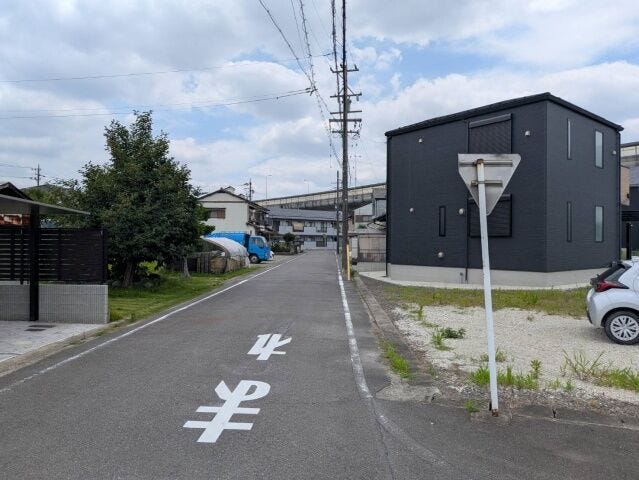 前道6m以上で車の出し入れもしやすそうです♪