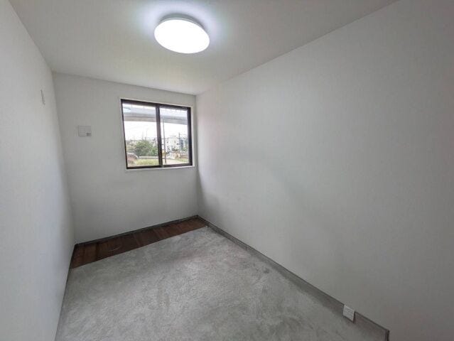 白を基調とした明るく爽やかなお部屋です
