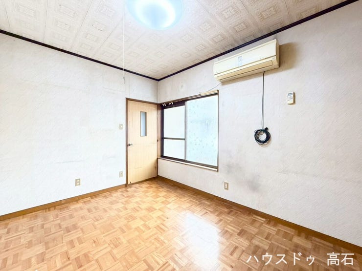 明るく清潔感のある洋室。