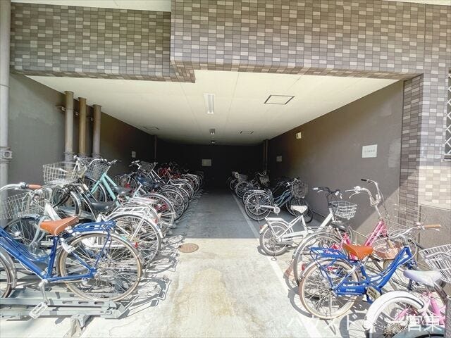 ≪駐輪場≫屋根がついているので大事な自転車が守られます。