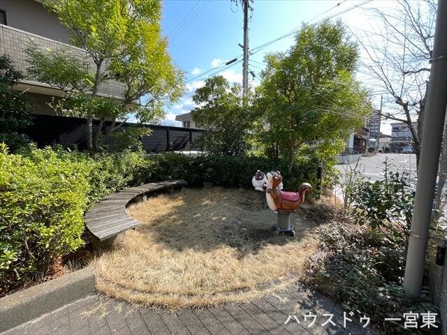 待ち合わせや晴れた日に日向ぼっこ、小さいお子様とお買い物後のおやつタイムにも◎