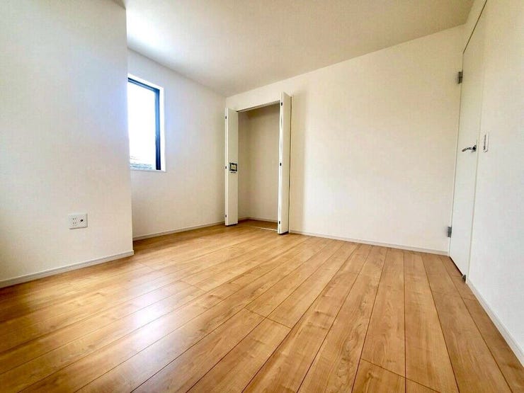 【Bedroom】ナチュラルな内装で、リラックスできる空間。寝室や書斎にも最適です。