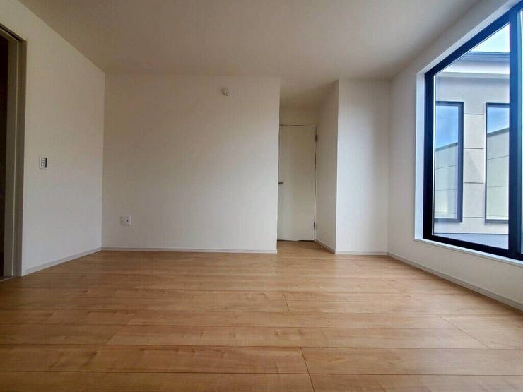 【Bedroom】ベッドとデスクを置いてもゆとりのある、使い勝手の良い広さの洋室です。