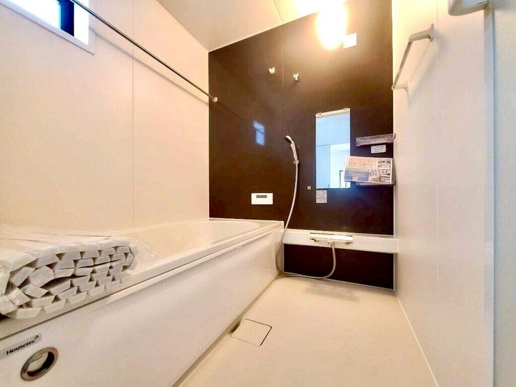 【Bathroom】お子様とのバスタイムにも十分な広さがあり、掃除も簡単にできます。