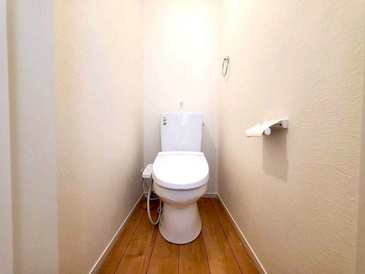 【Toilet】清潔感があり、落ち着いたデザインのトイレ。家族みんなが快適に使えます。