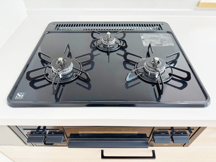 室内(2026年6月)撮影
◎現地案内予約受付中!◎
同時調理で時短が叶う便利な3口コンロ!