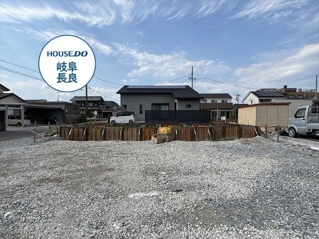 【外観】
長良川鉄道「関」駅、車で16分
岐阜バス「福富」停、徒歩14分
三輪南小学校、三輪中学校