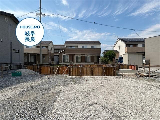 【外観】
長良川鉄道「関」駅、車で16分
岐阜バス「福富」停、徒歩14分
三輪南小学校、三輪中学校
