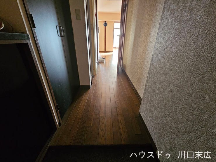 住まいの顔となる玄関スペースです。各居住空間のプライバシーを守りつつ、各室へスムーズにアクセスできる機能的な動線設計により、日々の外出や帰宅を快適にサポートします。