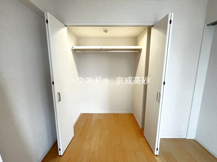 大型のクローゼットです!
これだけの収納力があれば部屋もスッキリ保てますよ!