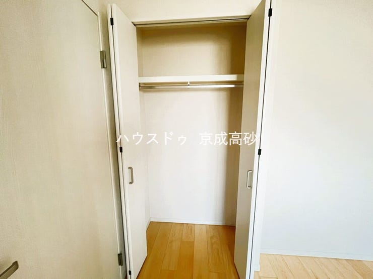 大型のクローゼットです!
これだけの収納力があれば部屋もスッキリ保てますよ!