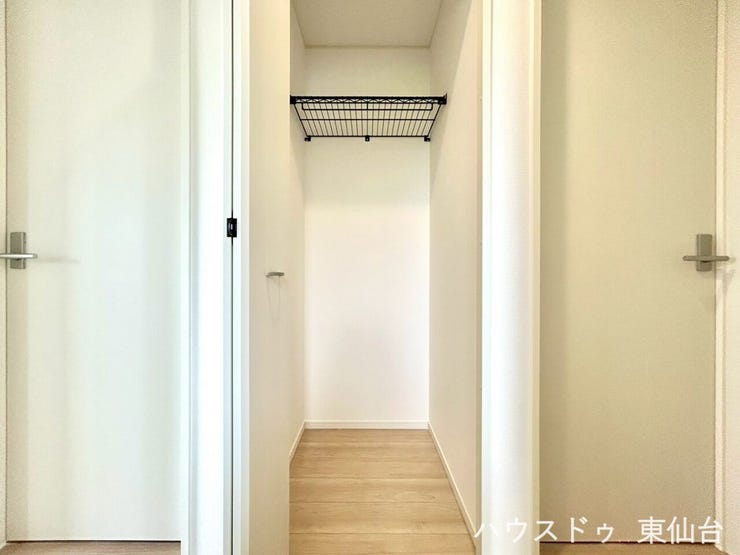 階段脇に、あるとうれしい“ちょい置き”スペース