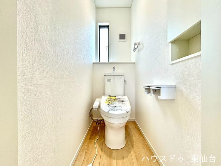 トイレはシンプルなデザインでお掃除もしやすそうです♪