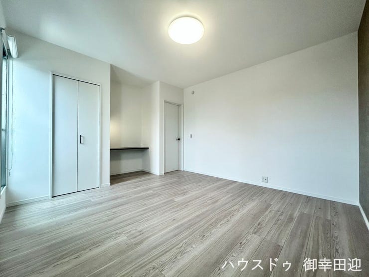 ■2階8.8帖洋室■心からリラックスできる静けさ、上質な眠りで、毎日をリセットします。明日への活力を養う空間です。