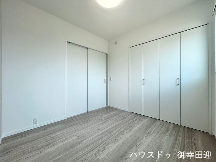 ■2階4.5帖洋室②■寝室、書斎、趣味の部屋。家族の成長やライフスタイルに合わせ、様々な使い方ができる快適な空間です。