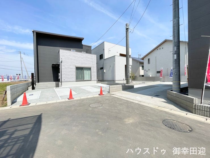 ■理想を叶える新しい暮らしの舞台■高いデザイン性と機能性を兼ね備えた住まい。ここで、家族の新しい物語が始まります。