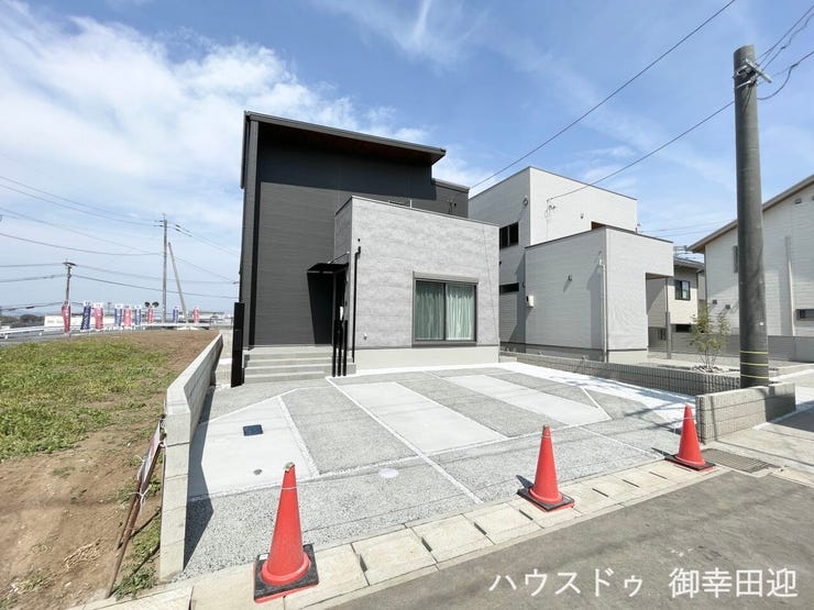 ■車と趣味の幅が広がる場所■単なる駐車スペースではない、洗車やタイヤ交換、DIYにも使える多目的な屋外スペースです。