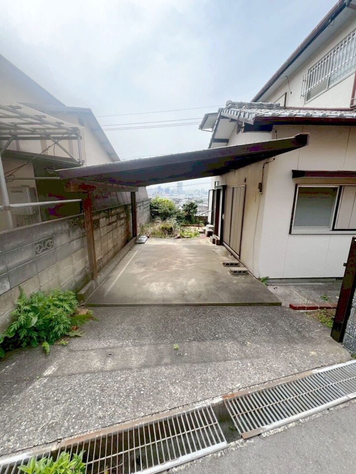 階段下収納♪小倉北区赤坂中古戸建て◎駐車場◎即入居可能◎収納スペース◎温水洗浄便座