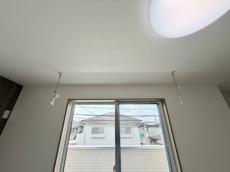 雨の日の室内干しに便利な室内物干し付き♪暑い日はここで干してから外に出せて便利です♪