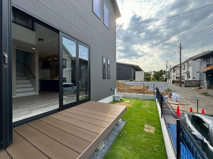 【Exterior】お部屋から直接出られるお庭付き。ガーデニングやくつろぎ空間に◎