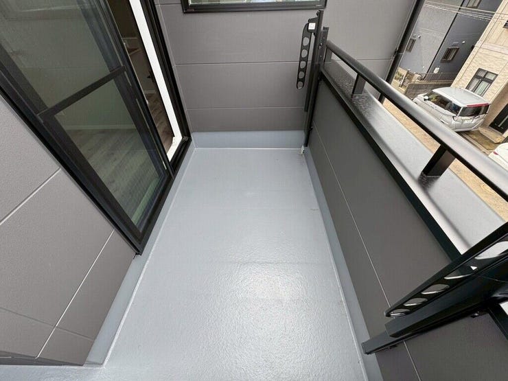 【Balcony】日当たりの良いバルコニーはお洗濯物がしっかり乾きやすく、毎日の家事にも重宝します。
