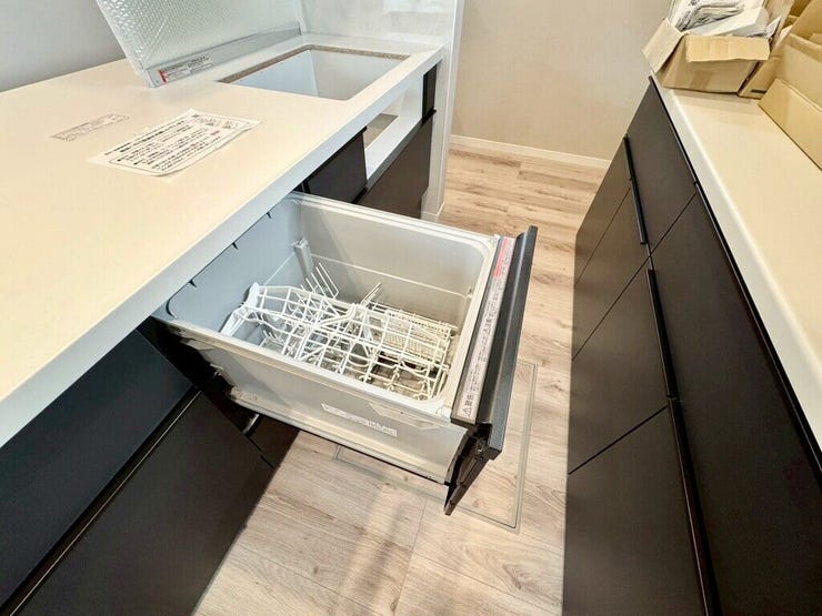 【kitchen】家事の時短に便利な食洗機付き。手洗い不要で毎日の負担を軽減します。