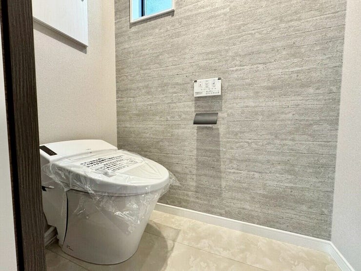 【Toilet】清潔感があり、落ち着いたデザインのトイレ。家族みんなが快適に使えます。