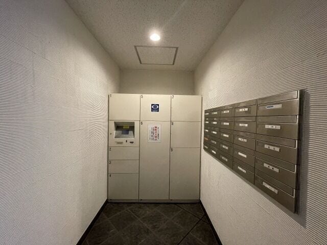集合ポスト・宅配ボックス:配達時間指定に縛られず、留守の時も荷物の受取りが出来るので便利です