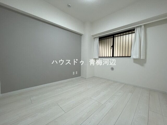 4.5帖洋室:小ぶりなお部屋ですが、収納もしっかりとあるので、お部屋を広く使えます。