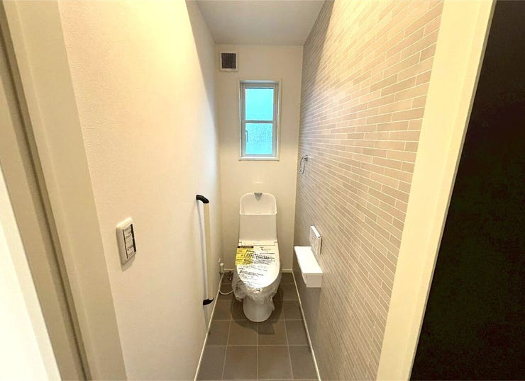 2か所にトイレがあり、来客時での使い分けも可能です