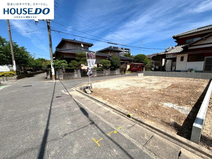 【福岡市博多区麦野 1号棟】■板付小学校まで歩3分&板付中学校まで歩5分■2方向を道路に面した角地(5月8日撮影)