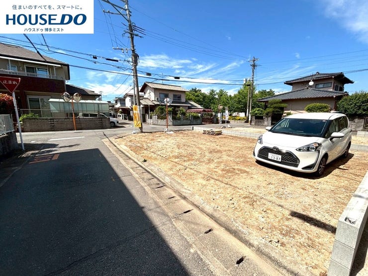 【福岡市博多区麦野 2号棟】■板付小学校まで歩3分&板付中学校まで歩5分■2方向を道路に面した角地(5月8日撮影)