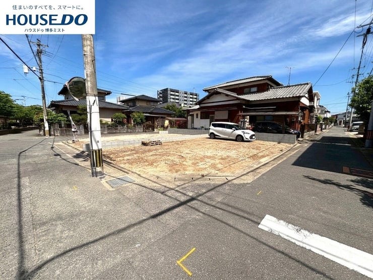 【福岡市博多区麦野 2号棟】■板付小学校まで歩3分&板付中学校まで歩5分■2方向を道路に面した角地(5月8日撮影)