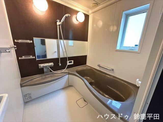水回りはすべて2階に集約。窓を開けていてもプライバシーが守られ、空気の入れ替えをしながらのバスタイムも楽しめます。(2026年3月28日撮影)