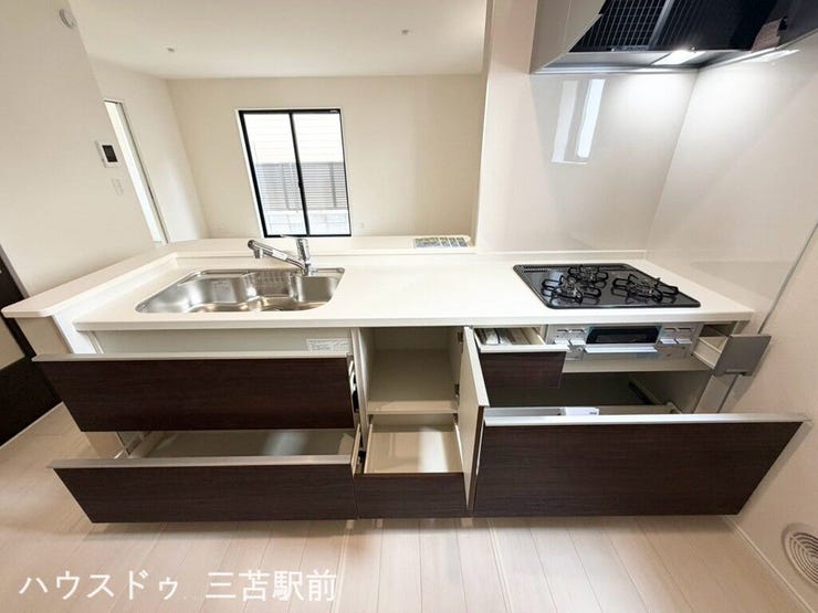 《キッチン》収納豊富なキッチンです