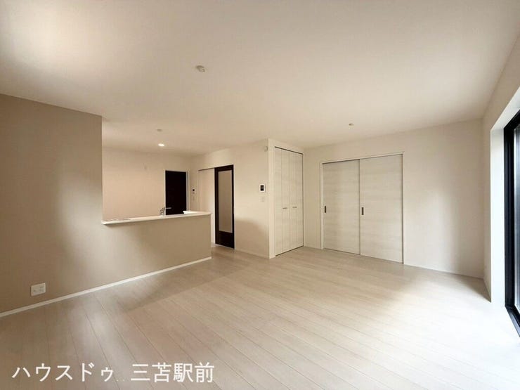 《LDK》16帖のLDK、明るい日差しが差し込む温かい空間です