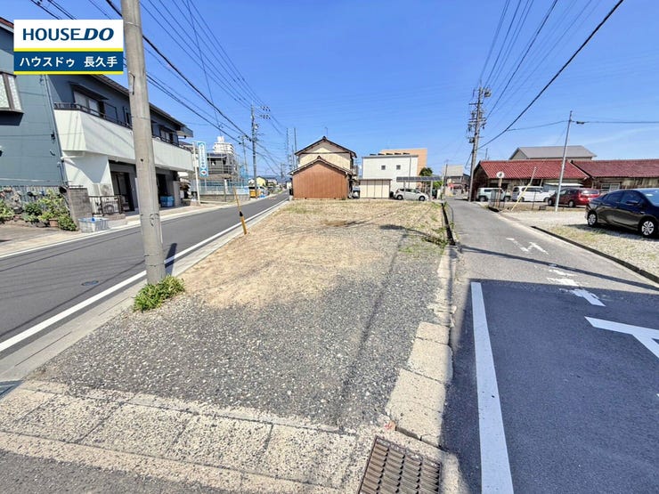 【外観】
お住まい購入に向けての『質問』・『疑問』。具体的に何を準備をして進めたらいいのか?些細な事でも何でも質問して下さい。安心してお住まいが購入出来るようサポート致します!