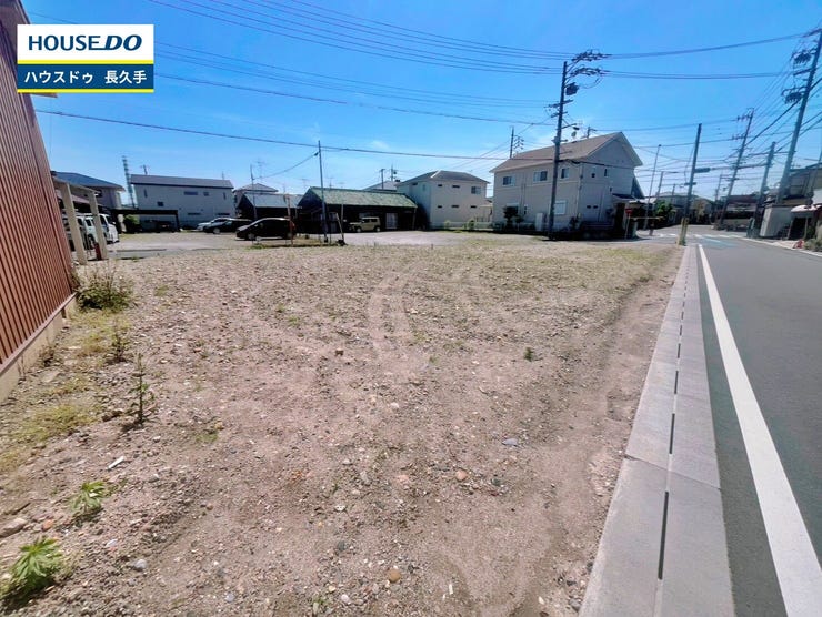 【外観】
お住まい購入に向けての『質問』・『疑問』。具体的に何を準備をして進めたらいいのか?些細な事でも何でも質問して下さい。安心してお住まいが購入出来るようサポート致します!