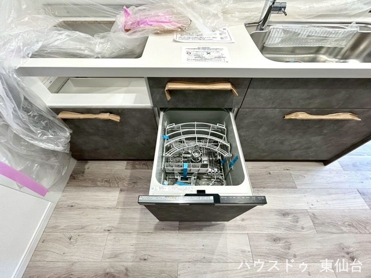 寝る前に食洗器のスイッチを押すだけ、朝起きたら食器がきれいに!忙しい日々に頼れる存在です。