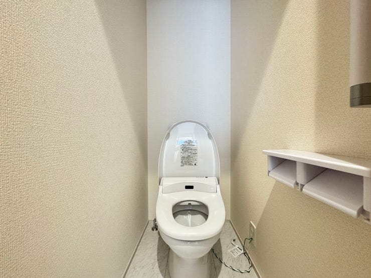 2階にも温水シャワー付きトイレ完備♪