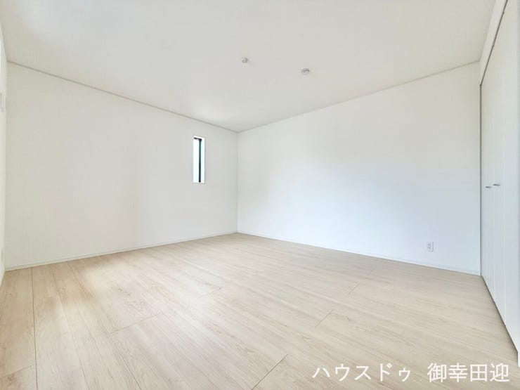■2階9.5帖洋室■心からリラックスできる静けさ、上質な眠りで、毎日をリセットします。明日への活力を養う空間です。