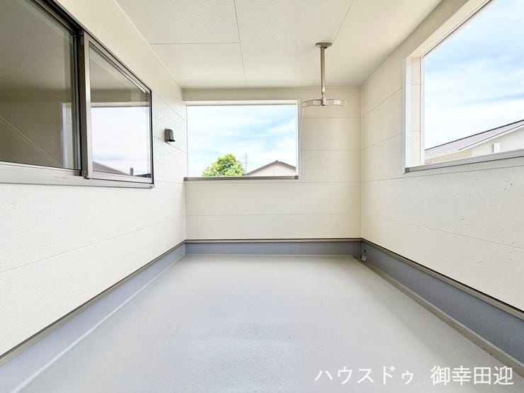 ■空の下の開放的な特等席■日光浴や読書、外の空気を感じながらリフレッシュ。暮らしを豊かにする、もう一つの心地よい空間です。