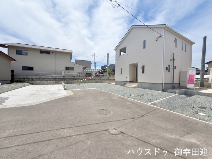 ■理想を叶える新しい暮らしの舞台■高いデザイン性と機能性を兼ね備えた住まい。ここで、家族の新しい物語が始まります。