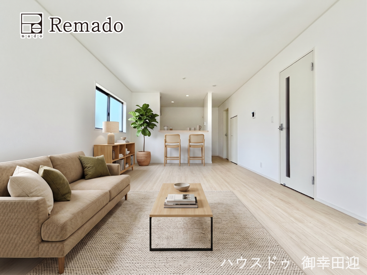 【リビング】
■家族の笑顔が集う中心地■お気に入りの家具を迎え、窓からは心地の良い光が差し込みます。※CGで家具を配置しています。