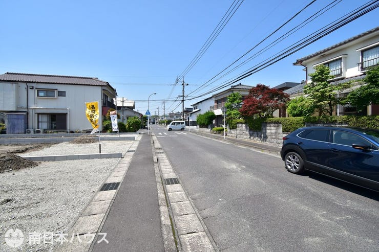 【前面道路】北西向きの前面道路幅は約9.3mと広々です!歩道も整備されています♪