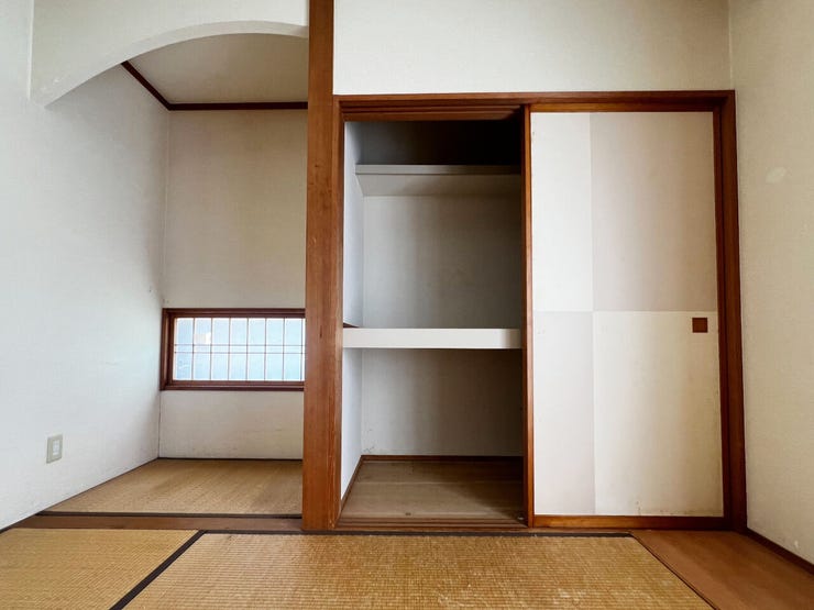 室内(2026年5月)撮影
◎本日案内可能◎
来客用の寝具類や衣類をしまって置ける押入付き!